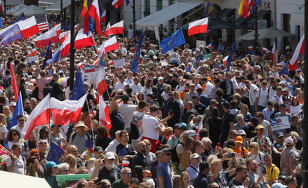 W szkołach potrzebni są młodzi nauczyciele - mówiono na marszu