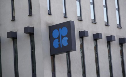 OPEC+ stopniowo będzie zwiększać strumień ropy