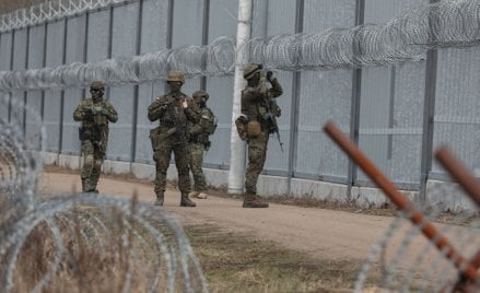 Polscy żołnierze na granicy z Białorusią
