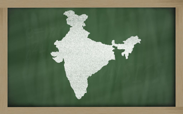 Indie: Nastolatek wyrzucony ze szkoły za przytulenie koleżanki