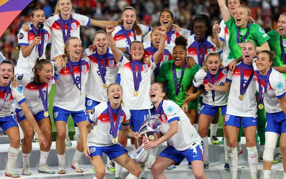 Euro kobiet. Renesans żeńskiego futbolu, Anglia nadal potęgą