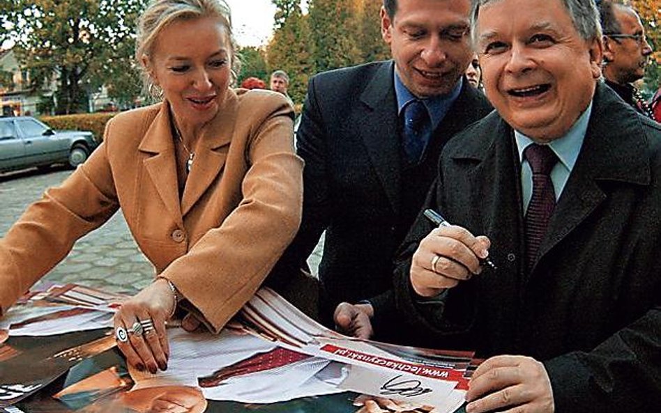 Lech Kaczyński ma rozpocząć walkę o reelekcję w hali Atlas Arena. Na zdjęciu podczas kampanii w 2005