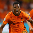 Denzel Dumfries, strzelec zwycięskiej bramki dla Holandii