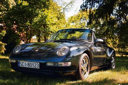 Porsche 911 Carrera to droga zabawka. Ten model trzeciej generacji, czyli 993, to wydatek ponad 200 