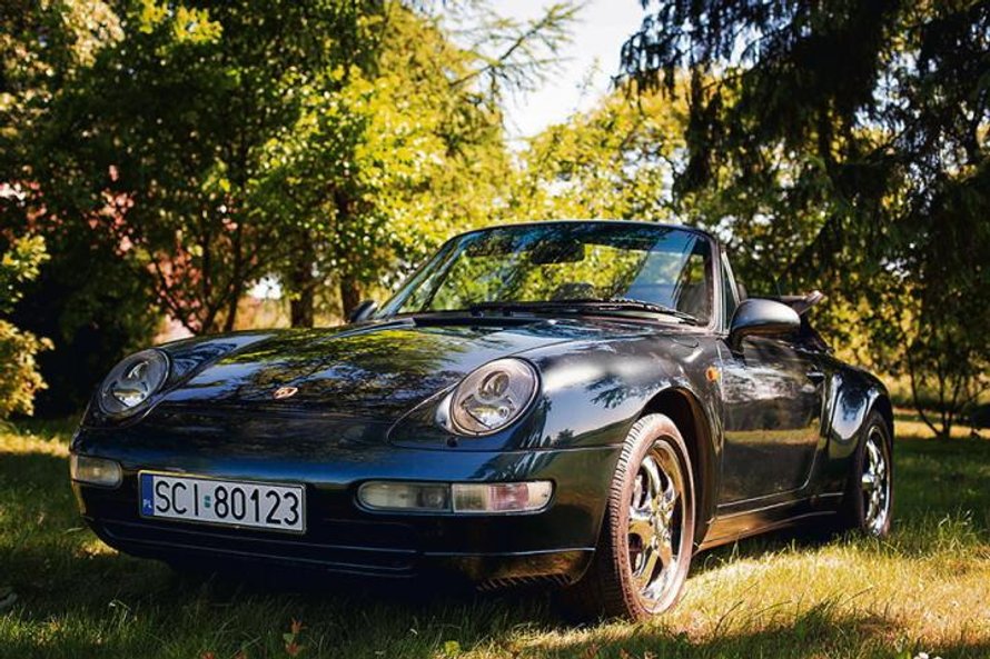Porsche 911 Carrera to droga zabawka. Ten model trzeciej generacji, czyli 993, to wydatek ponad 200 