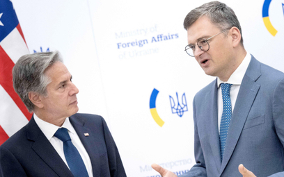 Sekretarz stanu USA Antony Blinken (z lewej)pochwalił ukraińską kontrofensywę podczas spotkania z Dm