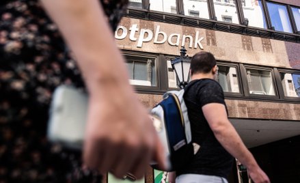 Węgierski bank opuści Rosję. Nie chce, ale musi