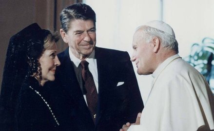 Watykan, 7 czerwca 1982 r.: Jan Paweł II spotkał się z prezydentem USA Ronaldem Reaganem i pierwszą 