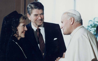 Watykan, 7 czerwca 1982 r.: Jan Paweł II spotkał się z prezydentem USA Ronaldem Reaganem i pierwszą 