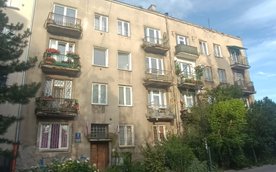 Kamienica przy ul. Jadowskiej 7 to jeden z adresów z szansą na centralne ogrzewanie