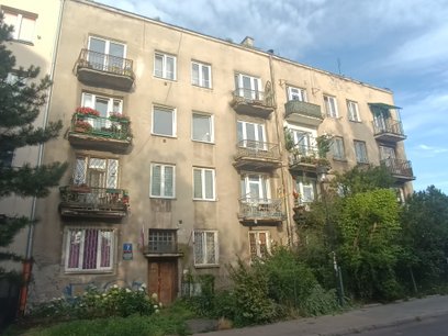 Kamienica przy ul. Jadowskiej 7 to jeden z adresów z szansą na centralne ogrzewanie