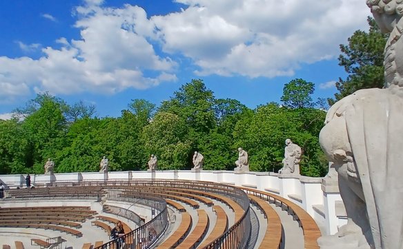 Zakres prac obejmował m.in. konserwację wystroju rzeźbiarskiego sceny i widowni