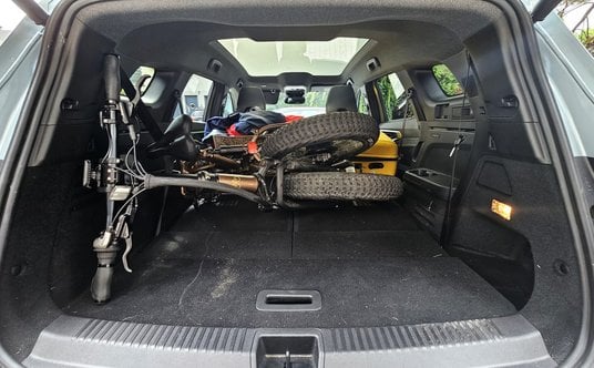 Bagażnik po złożeniu tylnej kanapy pomieści nawet rower