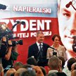 Grzegorz Napieralski (na zdjęciu z żoną podczas wieczoru wyborczego) ułożył listę pytań do obu kandy