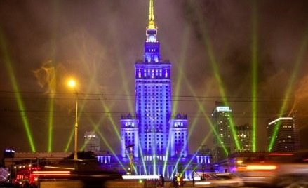 Faktem niepodważalnym jest, że Pałac Kultury najpierw przemienił się w gigantyczną rakietę kosmiczną