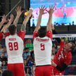 Aleksander Śliwka, Norbert Huber i Łukasz Kaczmarek blokują atak Sama Deroo w meczu Polska-Belgia