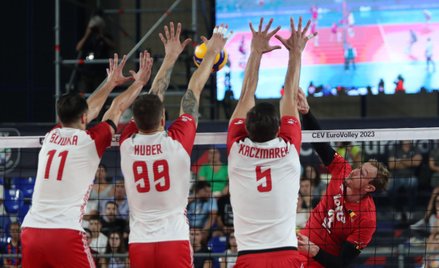 Aleksander Śliwka, Norbert Huber i Łukasz Kaczmarek blokują atak Sama Deroo w meczu Polska-Belgia