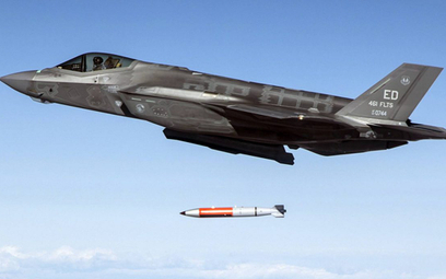 Zrzut ćwiczebnej bomby nuklearnej B61-12 podczas cyklu prób integracji tego uzbrojenia na samolotach