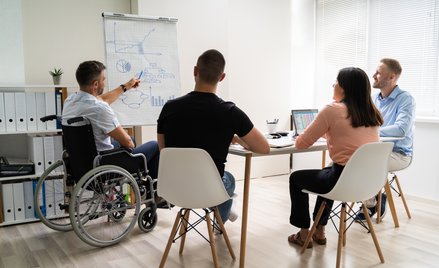 Rząd zwiększa dopłaty do niepełnosprawnych pracowników