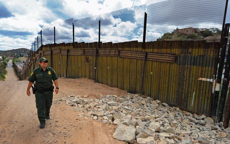 Miasteczko Nogales, Arizona, Ameksyka. Granica Północy i Południa