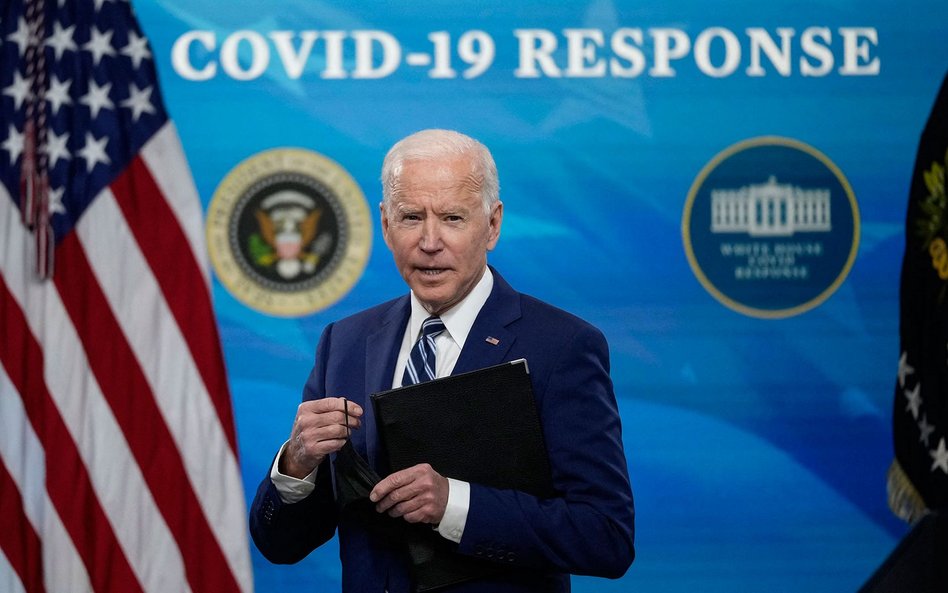 Biden wzywa do przywrócenia obowiązku noszenia maseczek