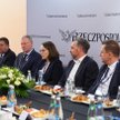 Uczestnicy Śniadania z „Rzeczpospolitą” podczas Forum Ekonomicznego w Karpaczu