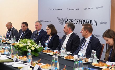 Uczestnicy Śniadania z „Rzeczpospolitą” podczas Forum Ekonomicznego w Karpaczu