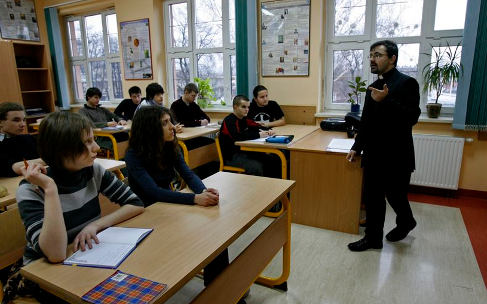 Łódzkie licea proszą o mniej lekcji religii