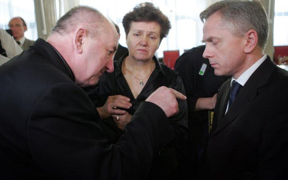 Rodzice KrzysztofaOlewnika w Sejmie z wiceministerem SWiA Adam Rapacki (z prawej)