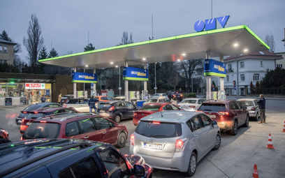 Limity cen na paliwa na Węgrzech zaowocowały niedoborami benzyny na stacjach. Nagłe zniesienie tych 
