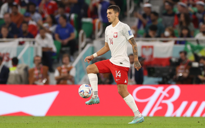 Jakub Kiwior podczas meczu Polska - Francja na mistrzostwach świata w Katarze