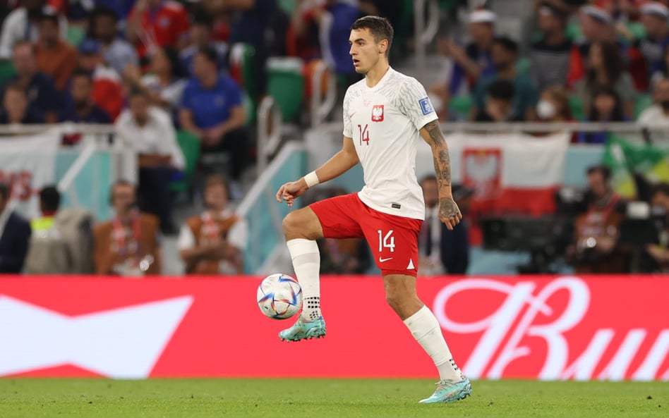 Jakub Kiwior podczas meczu Polska - Francja na mistrzostwach świata w Katarze