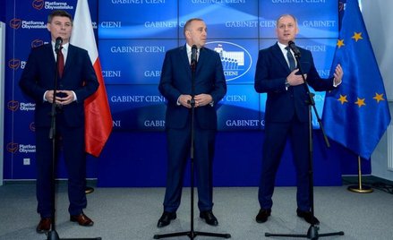 Rzecznik PO Jan Grabiec, lider partii Grzegorz Schetyna i przewodniczący klubu parlamentarnego Sławo