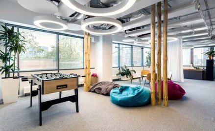 Dbałość o warunki biurowej pracy poprawia nie tylko wizerunek pracodawcy, ale także jego wyniki fina