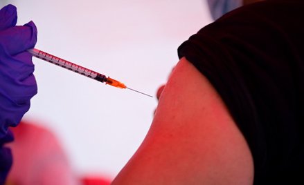 Niemcy przygotowują się na 2022 r. Kupują 200 mln dawek szczepionek