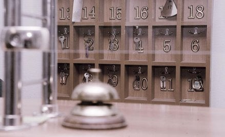Odsprzedaż usług hotelowych z prawem do odliczenia VAT