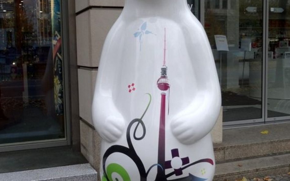 Jedna z artystycznych wersji berlińskiego niedźwiedzia, symbolu miasta na Unter den Linden