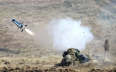 Odpalenie przeciwpancernego pocisku kierowanego Javelin. Fot./US Marine Corps/Cpl. Carlos Lopez lub 