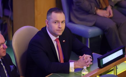 Prezydent RP Karol Nawrocki podczas uroczystości upamiętniającej 80. rocznicę utworzenia ONZ, w sied