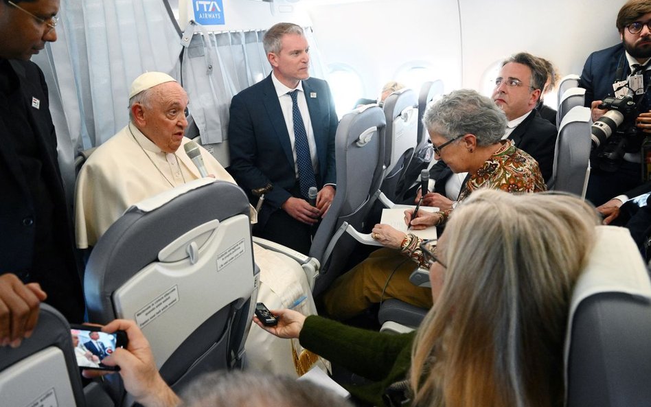 Papież Franciszek w drodze powrotnej z Węgier