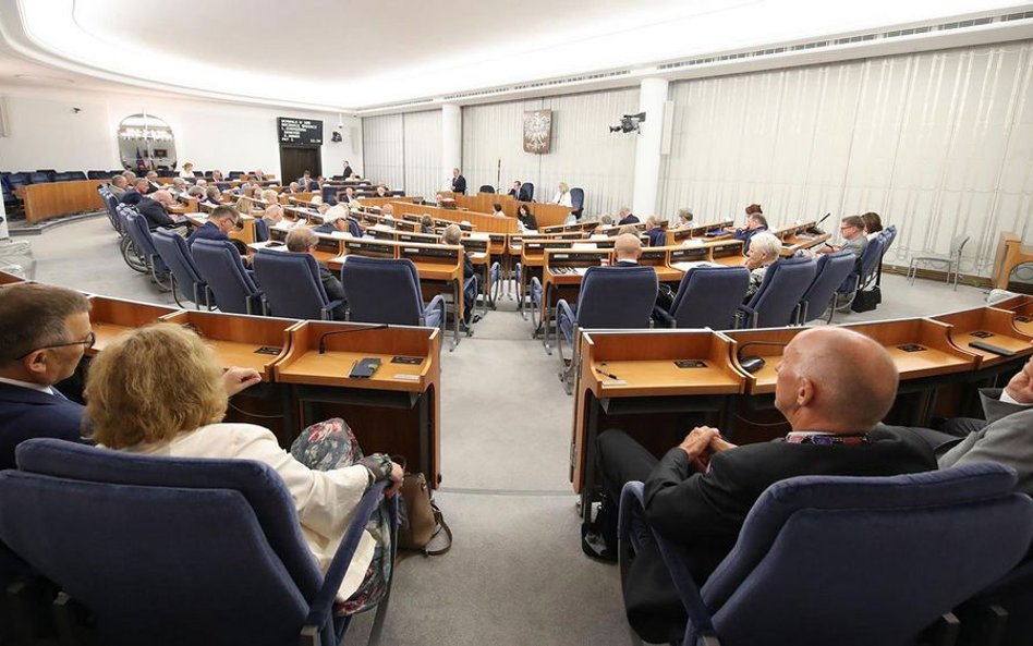 Senator zakażony koronawirusem. Posiedzenie Senatu przełożone