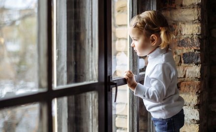 Coraz mniej porzuconych dzieci z szansą na nowy dom