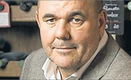 Jerzy Mazgaj, prezes zarządu delikatesów Alma, ?miłośnik cygar, dobrych trunków ?i wybornej kuchni
