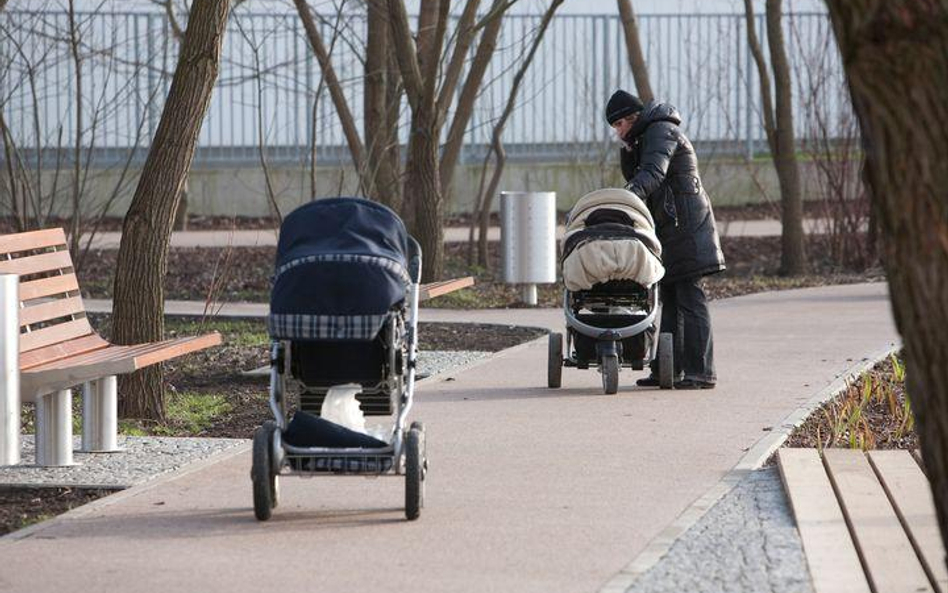 Młode matki dostaną zaległe becikowe