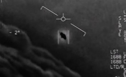 „Coś” sfotografowane 28 kwietnia 2020 przez pilota marynarki wojennej