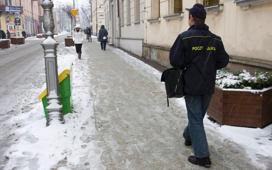 Listonosz z zarzutami, emeryci z pieniędzmi