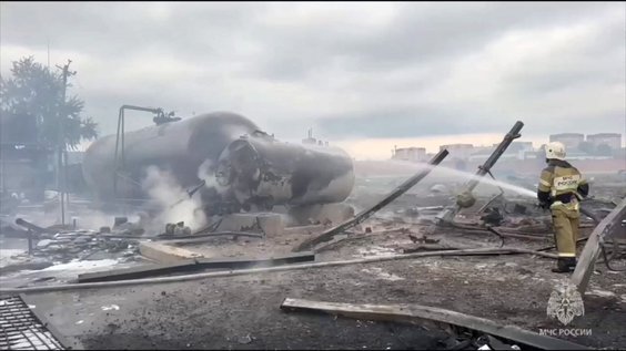 Strażacy na miejscu eksplozji w Groznym