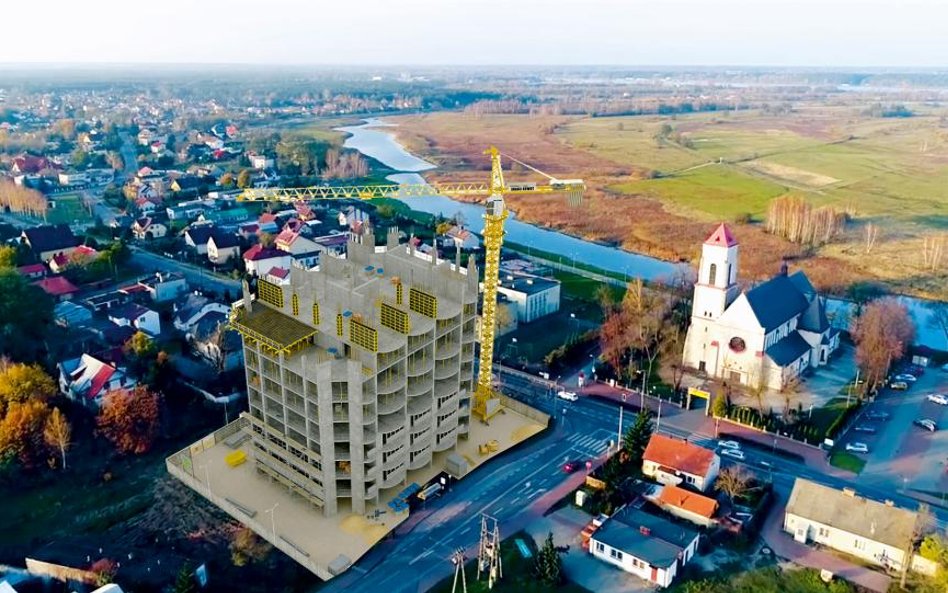 Blok w Wieliszewie miał mieć osiem kondygnacji, ale deweloper zapowiada ścięcie go do czterech