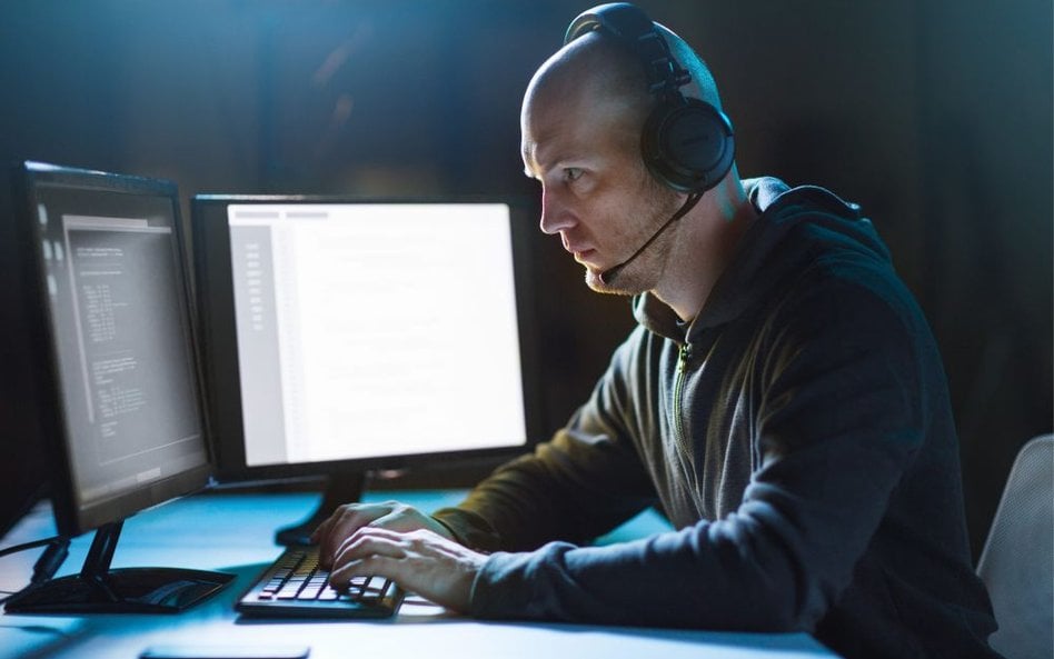 Vishing, smishing, phishing – nie daj się oszukać w sieci