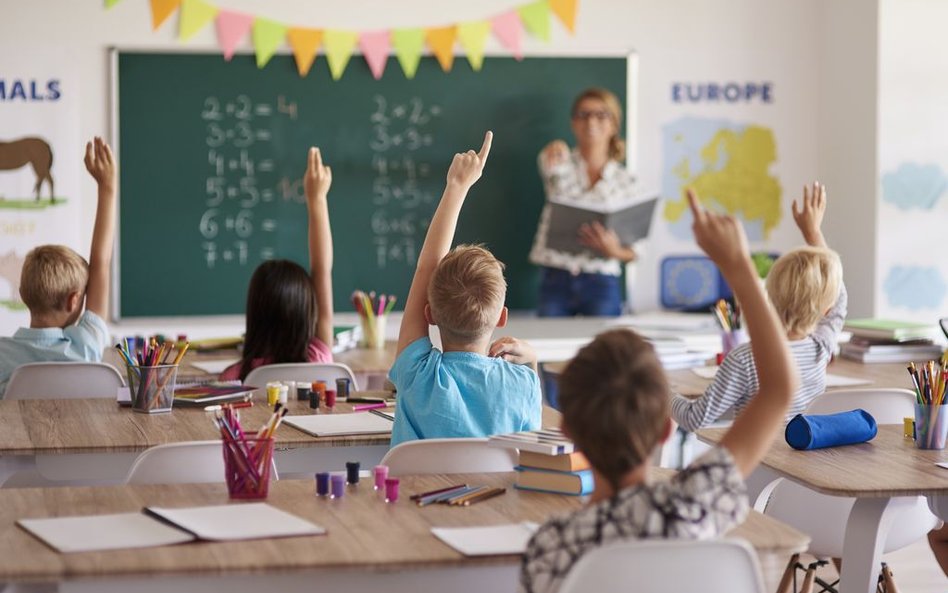 Rząd chce oszczędzać na budżetówce